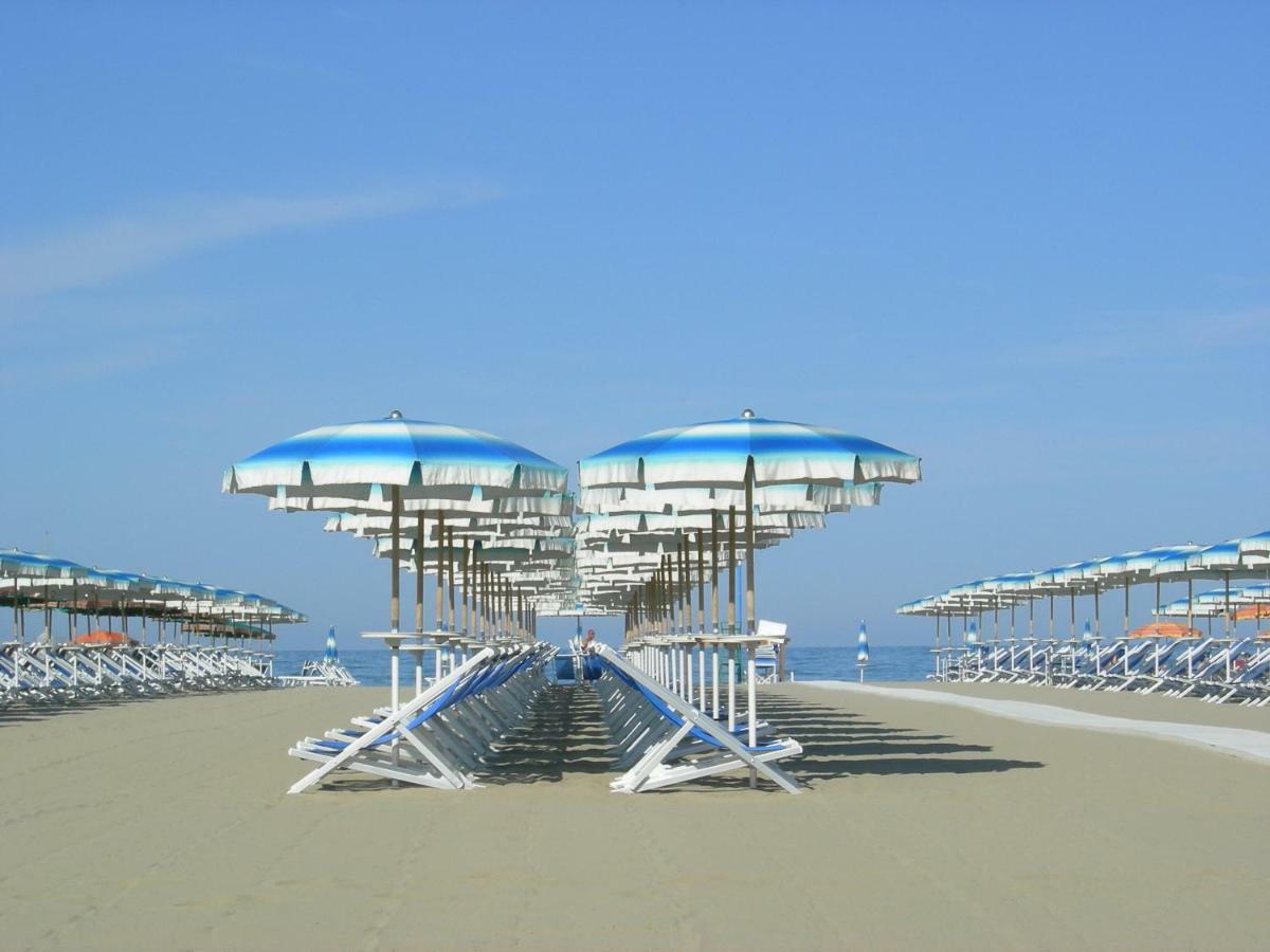 Hotel Tirrenia Viareggio Exterior photo